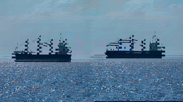 fraktfartyg på hav