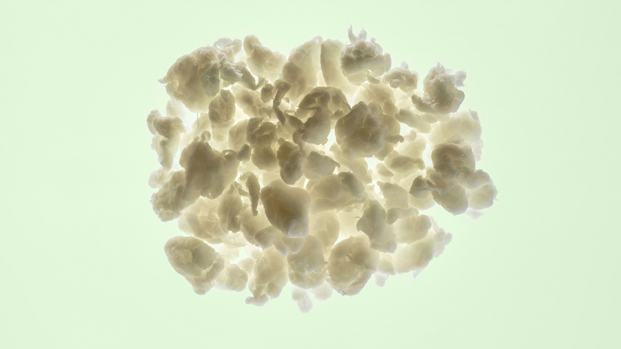 pappersmassa på grön bakgrund